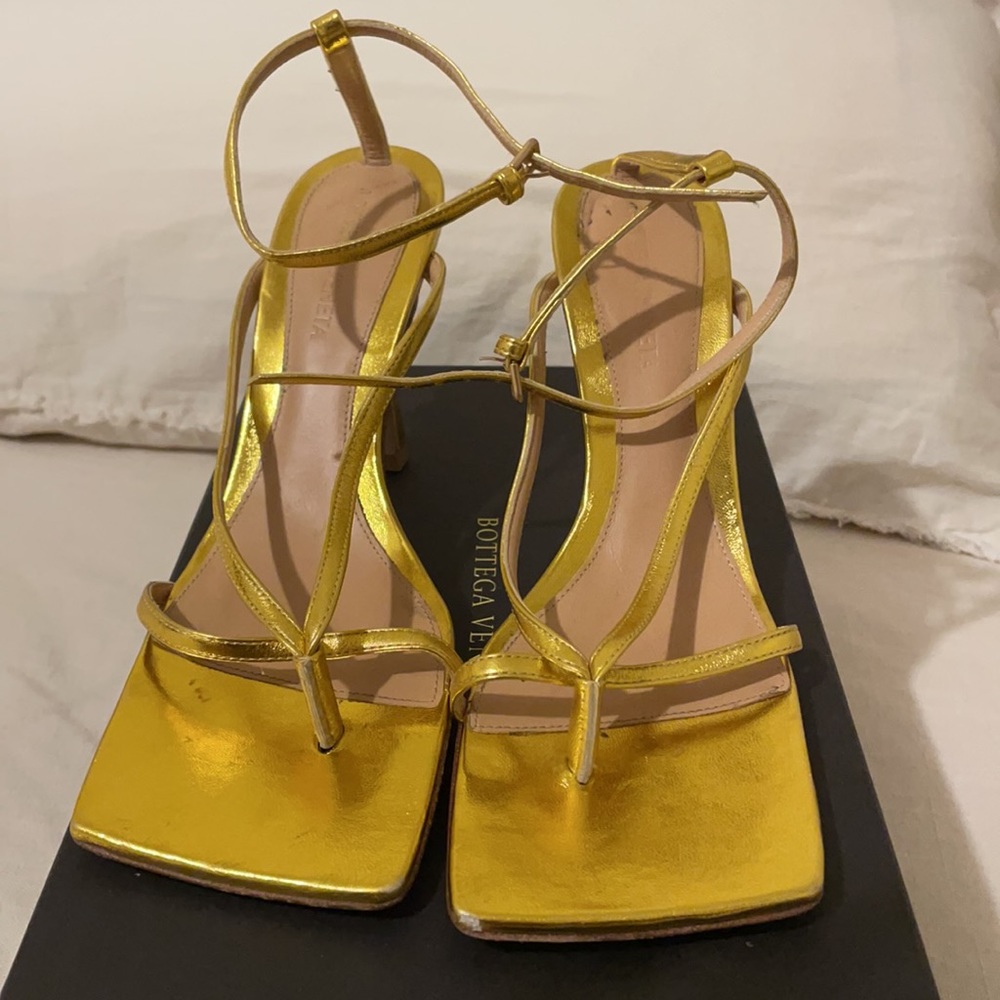 Bottega Venta gold heels